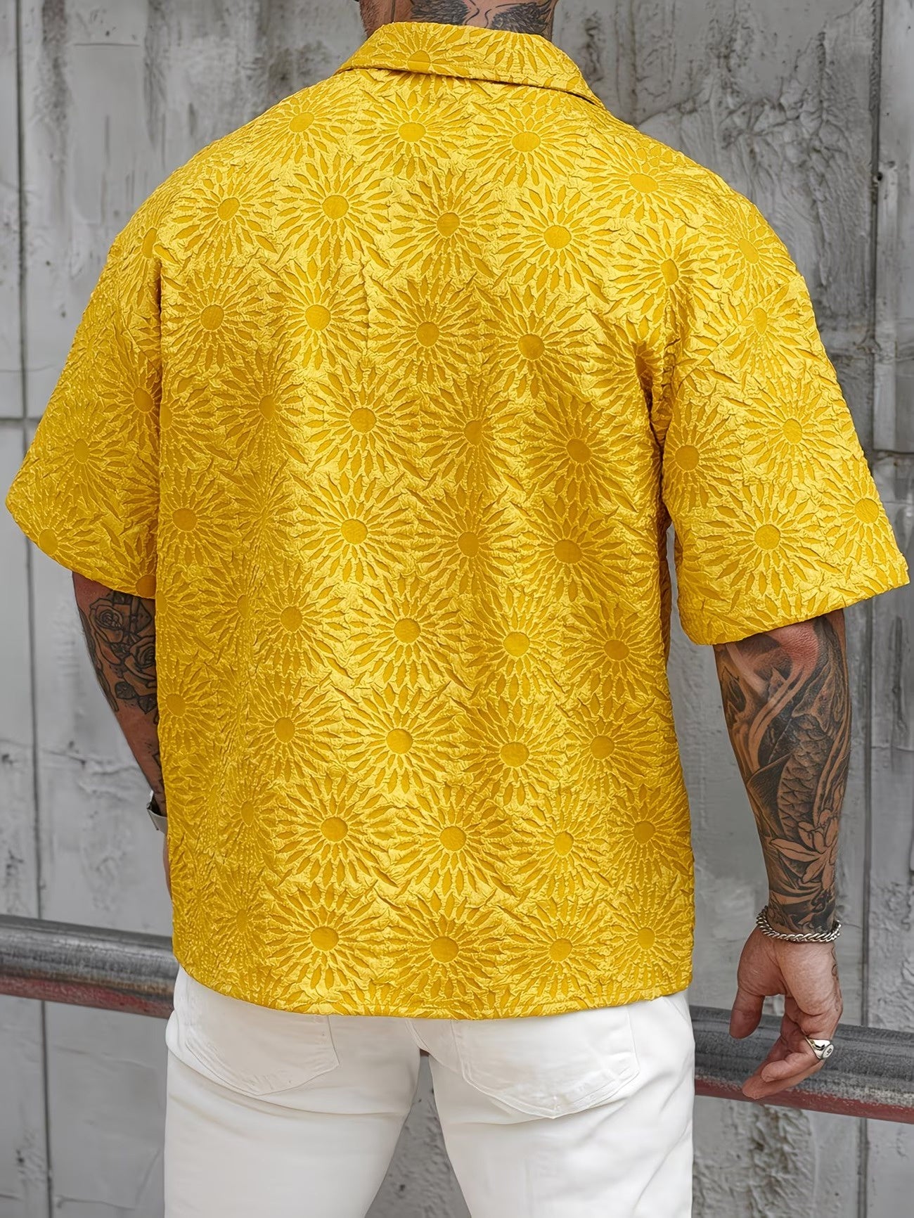 Men’s Short-Sleeve Shirt with Textured Sunflower Pattern